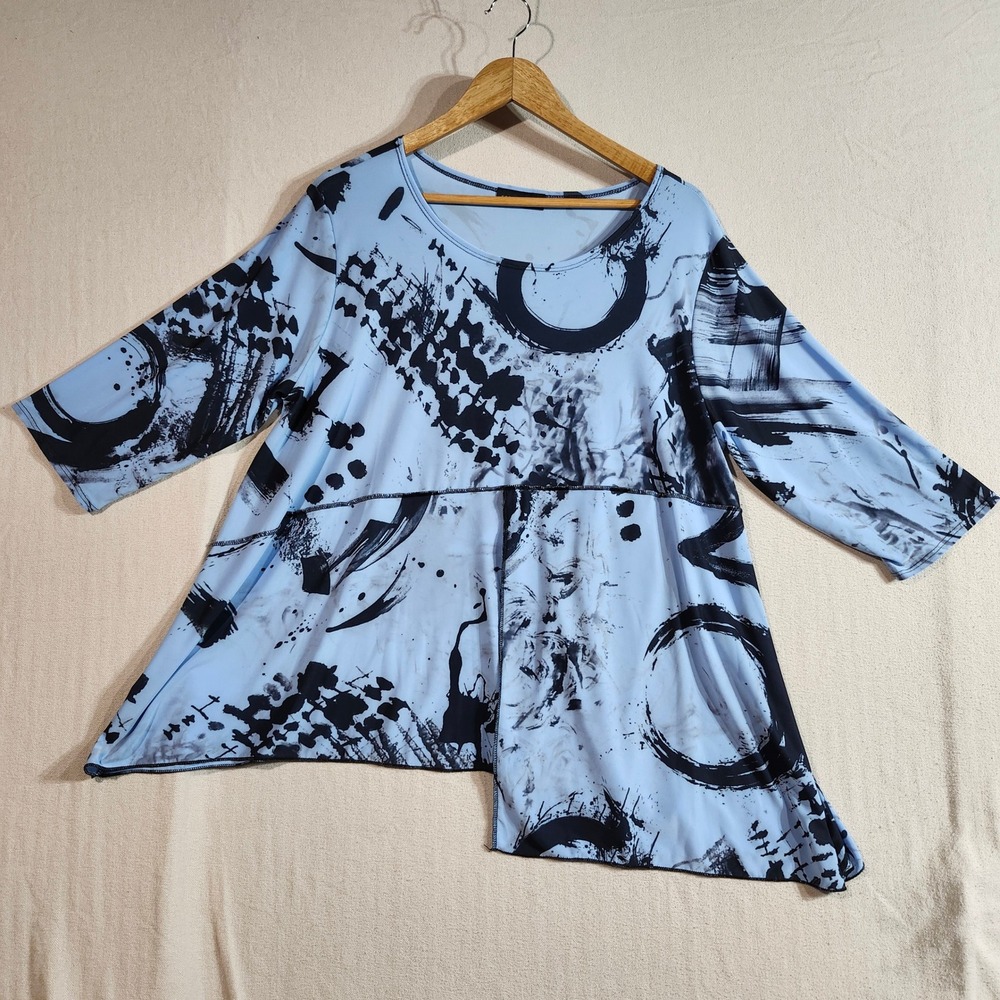 Sea & Anchor Women's Abstract Print Asymmetrical Hem 3/4 Sleeve‎ Top